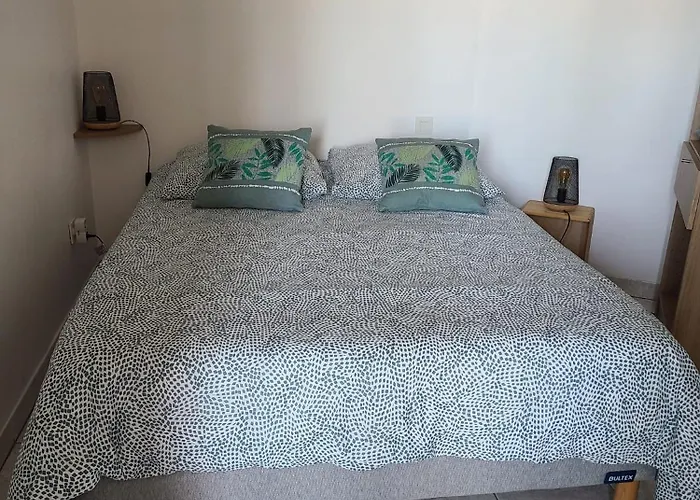 T2 climatisé à 5 minutes à pied de la plage avec parking, piscine et wifi