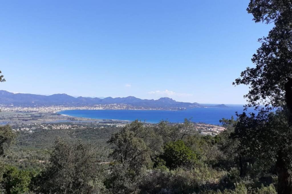 T2 Climatise A 5 Minutes A Pied De La Avec Parking, Piscine Et Wifi * Frejus