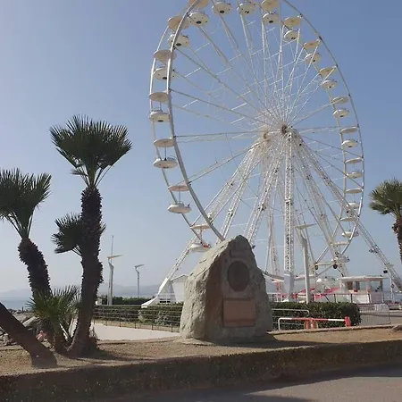 T2 Climatise A 5 Minutes A Pied De La Plage Avec Parking, Piscine Et Wifi Frejus Exterior photo